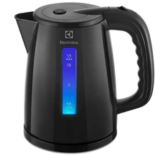 Pava Eléctrica Electrolux Negra 1.7 Lts 2000W | Modelo EKA10